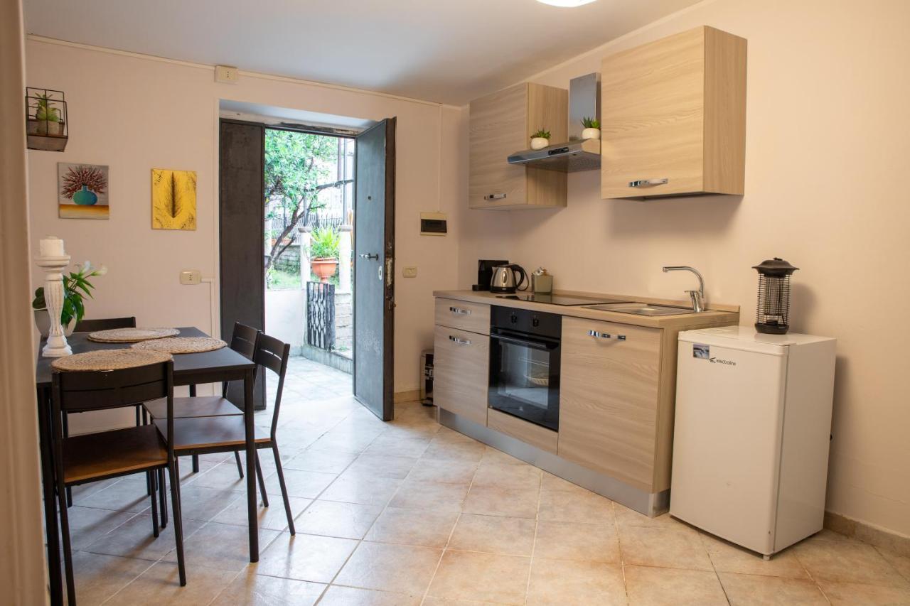 Suite Gli Ulivi Colonna Exterior foto